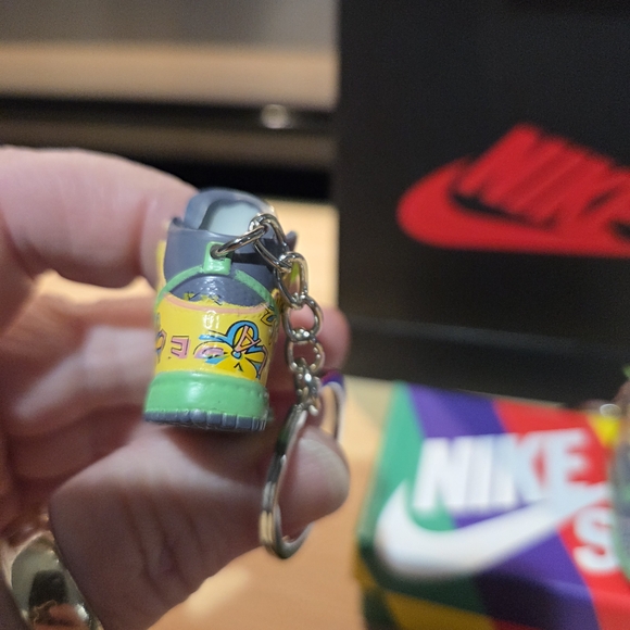 New Multicolor Sneaker Key Holder And Bag Charm - Picture 3 of 7